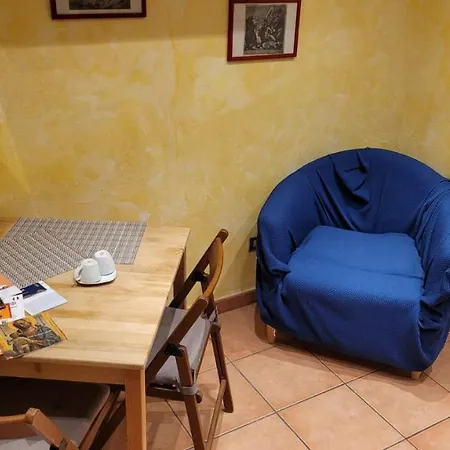 Porta Romana Small Studio Apartment